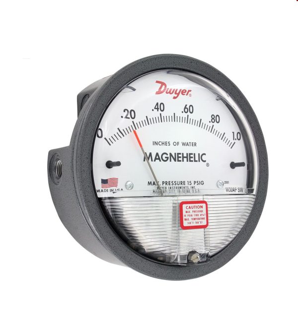 Differential Pressure Gauges دستگاه‌هایی هستند که برای اندازه‌گیری تفاوت فشار بین دو نقطه مختلف در یک سیستم استفاده می‌شوند. این گیج‌ها معمولاً برای اندازه‌گیری اختلاف فشار در سیستم‌های هوایی، گازی یا مایعات به کار می‌روند.